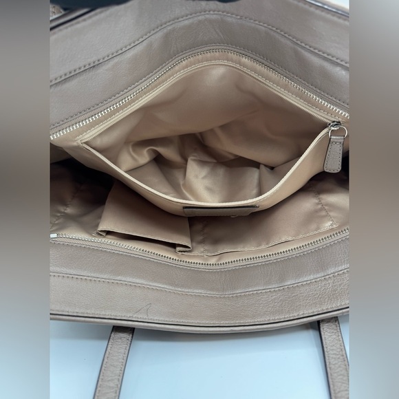 Coach Tan Signature Tote Bag | Very Good Condition - Picture 14 of 15